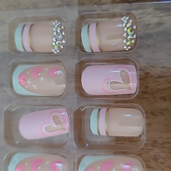 2/$16 Rhinestone Hearts French Manicure Press On Nails - Picture 13 of 14